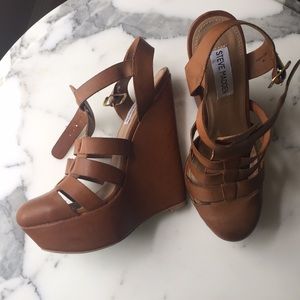 Never worn tan Steve Madden sandal wedges